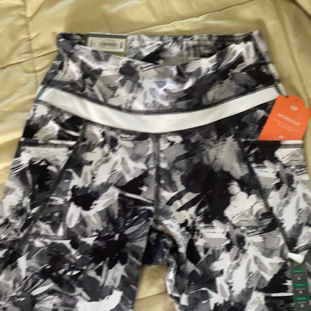 NWT workout leggings - Picture 2 of 5
